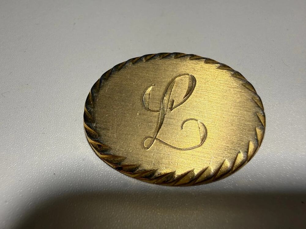 Goldtone initial ‘L’ brooch 1.25”